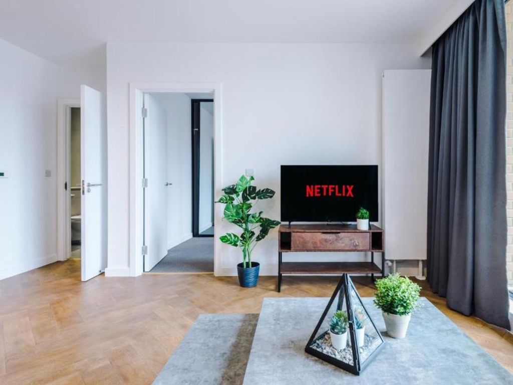 1 bed flat to rent in Oldham Road, Manchester M4, £3,650 pcm Zoopla