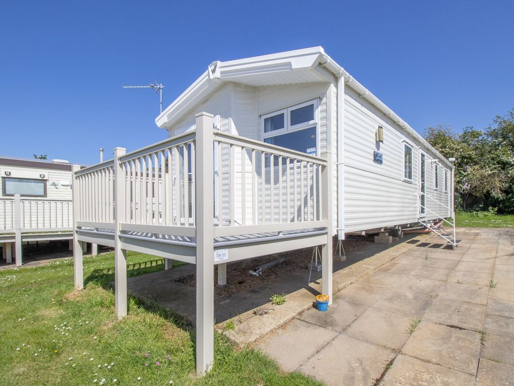 2 bed mobile/park home for sale in Manor Road, Hunstanton, Norfolk PE36
