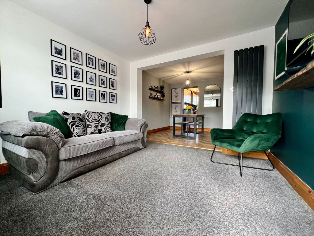 2 bed end terrace house for sale in Station Road, Rainham, Gillingham