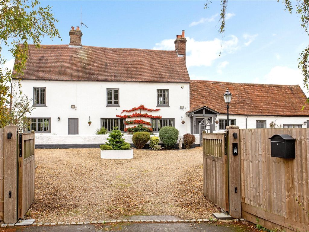 Detached house to rent in Chaul End Village, Caddington, Luton