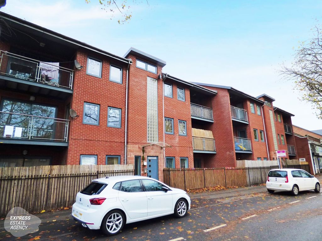 2 bed flat for sale in Stretford Road, Urmston, Manchester M41 Zoopla