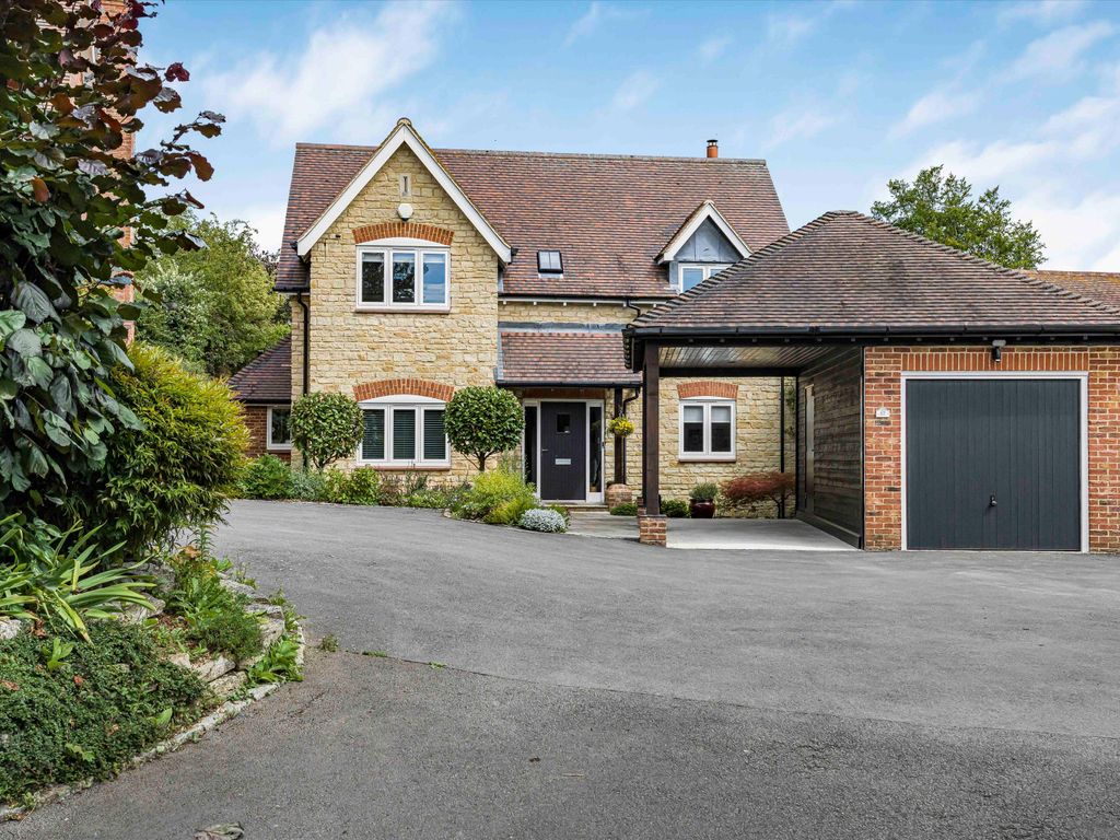 5 bed detached house for sale in Southend, Garsington, Oxford OX44, £