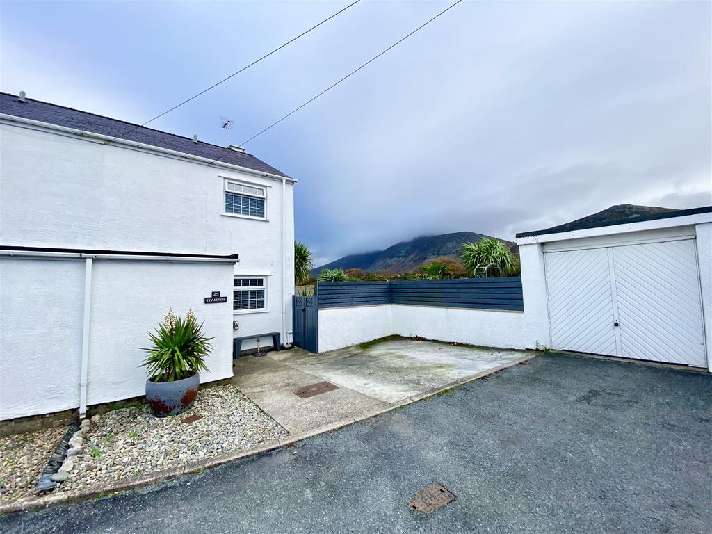 2 bed semidetached house for sale in Stad Llwynaethnen, Trefor