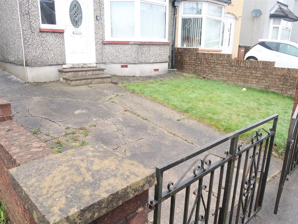 3 bed semidetached house to rent in Bedwellty Road, Cefn Fforest