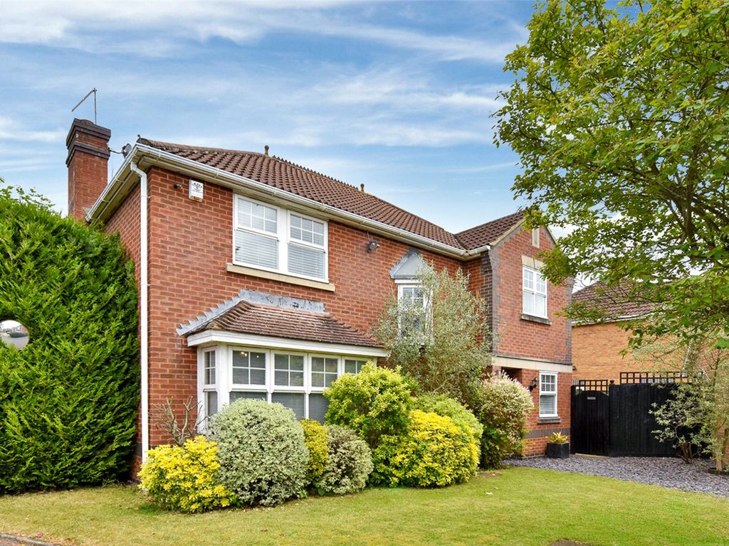 4 bed detached house to rent in St. Andrews Gardens, Cobham, Surrey