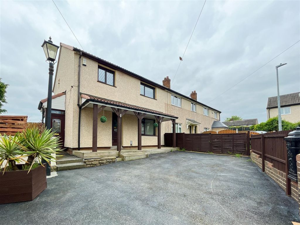 3 bed property to rent in Partridge Crescent, Dewsbury, West Yorkshire