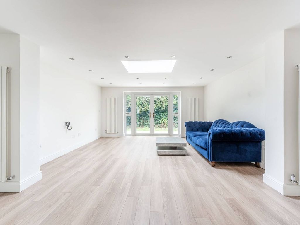 4 bed end terrace house to rent in Wilsmere Drive, Northolt UB5, £2,800