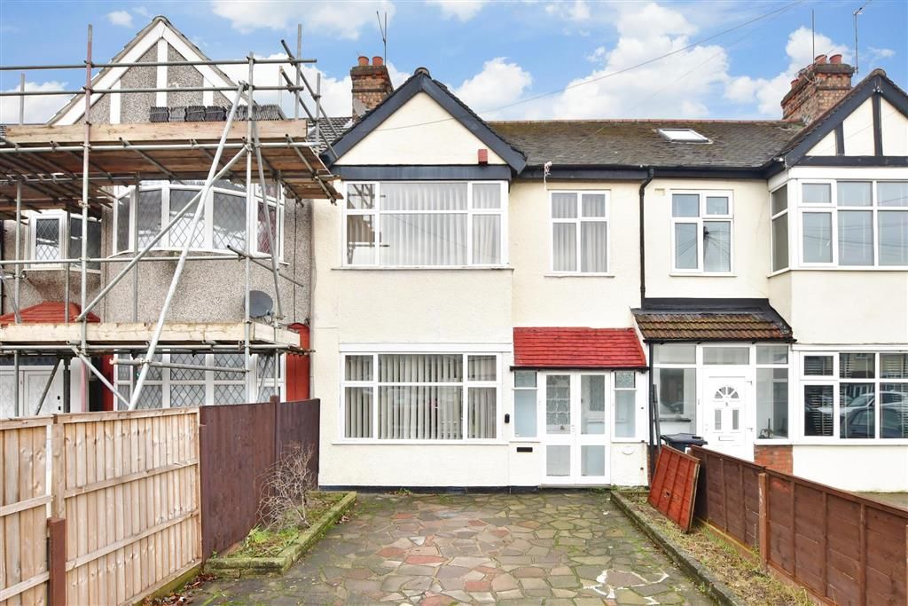3 bed semidetached house for sale in Baron Gardens, Barkingside
