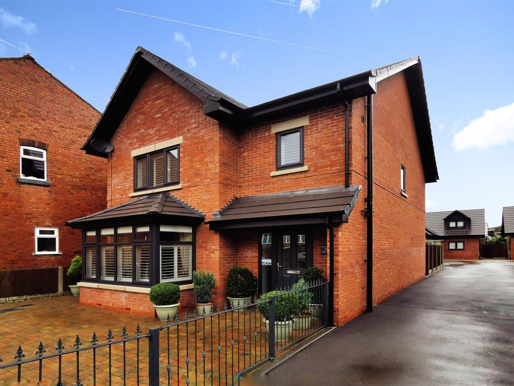 3 bed detached house for sale in Beech Lane, Stretton, BurtonOnTrent