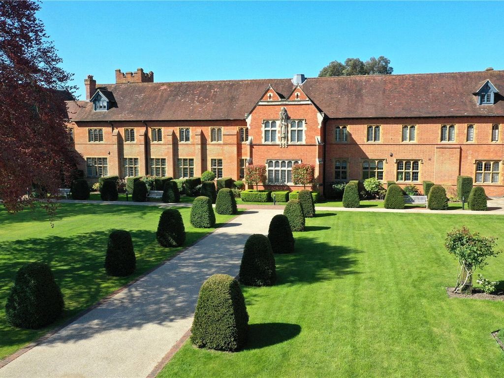 2 bed flat for sale in Abbey Gardens, Upper Woolhampton, Reading