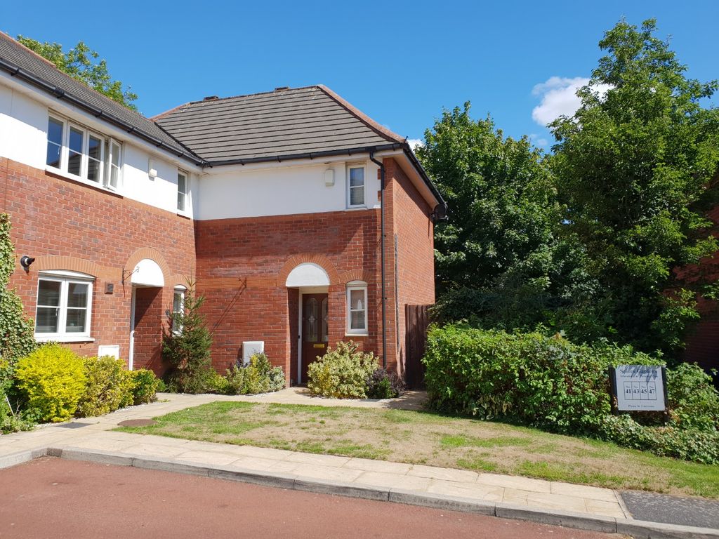 3 bed semidetached house to rent in Spires Gardens, Winwick