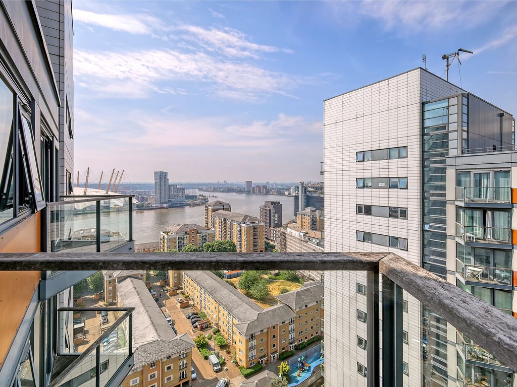 3 bed flat to rent in 6 Blackwall Way, London E14 Zoopla
