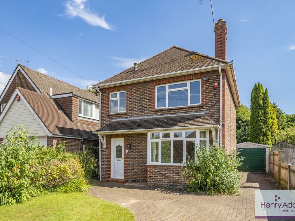 3 bed detached house for sale in Forest Road, Horsham RH12, £495,000