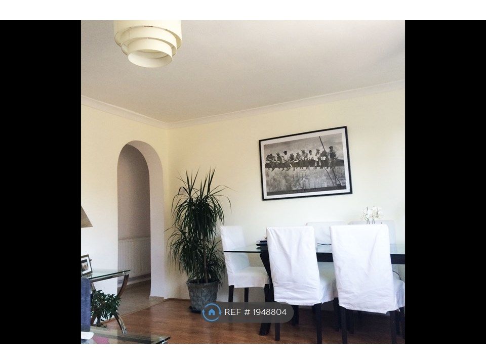 2 bed flat to rent in Hardy Close, Horsham RH12, £1,200 pcm Zoopla