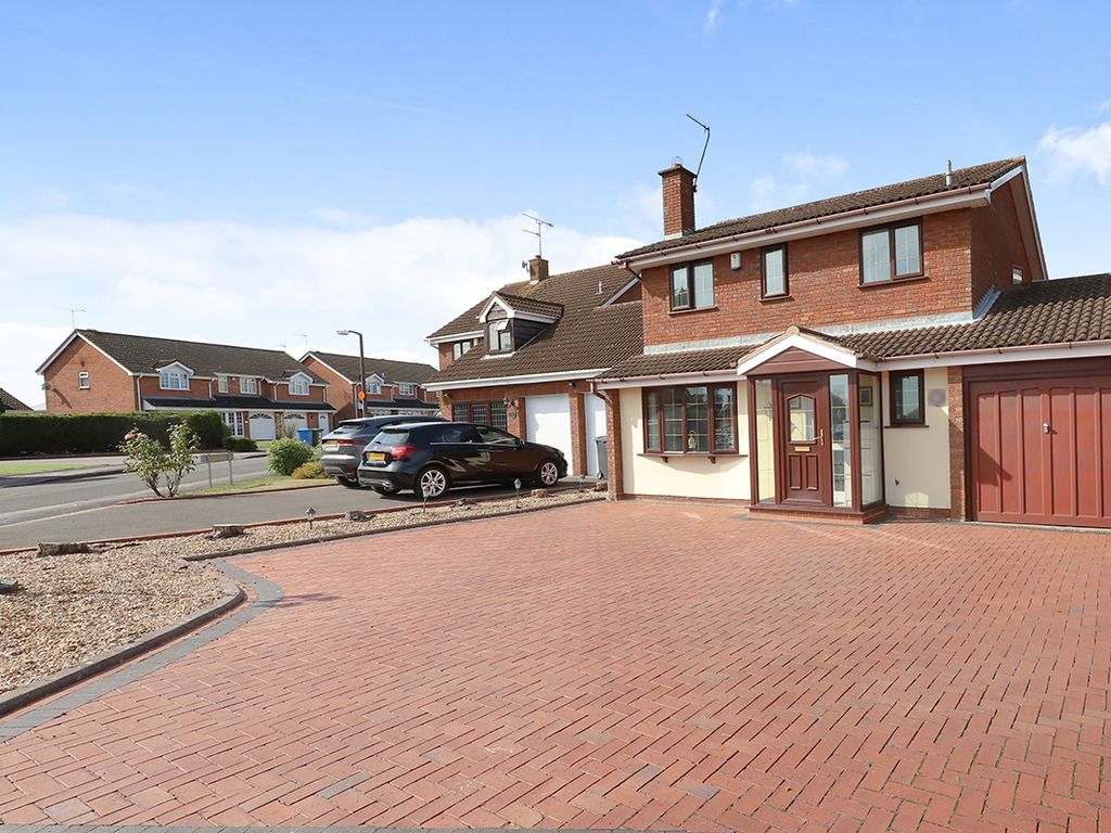 4 bed detached house for sale in Hawksmoor Drive, Perton, Wolverhampton
