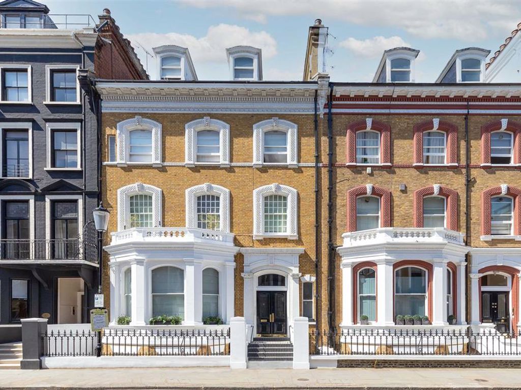 3 bed flat for sale in Roland Gardens, London SW7 Zoopla