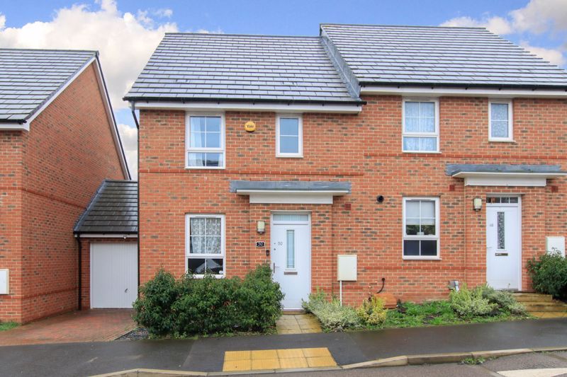 3 bed semidetached house for sale in Burgundy Drive, Hemel Hempstead