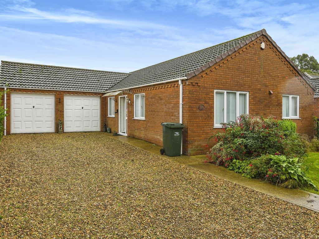 3 bed detached bungalow for sale in Waincroft Close, Wainfleet