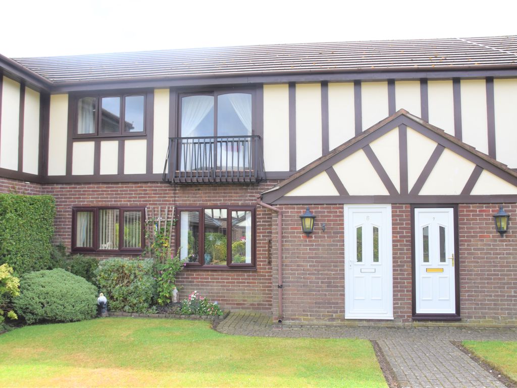 2 bed flat for sale in Tudor Court, Loring Road, Porthill, Newcastle