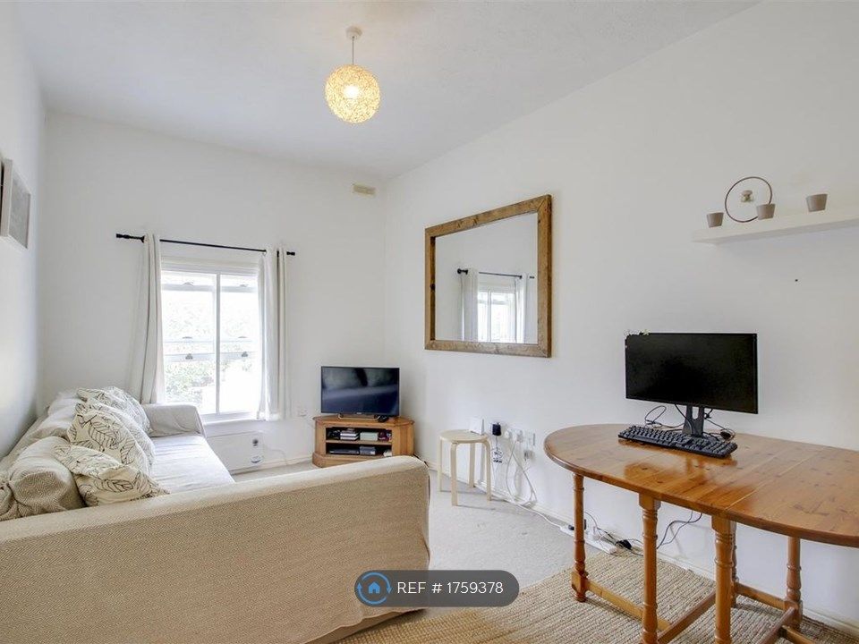 2 bed flat to rent in Hamlet House, London SE23 Zoopla