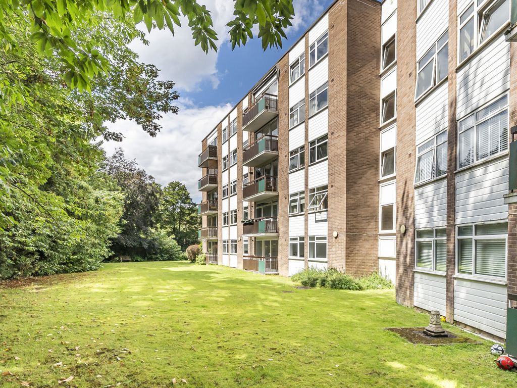 2 bed flat for sale in Kemnal Road, Chislehurst, Kent BR7, £325,000
