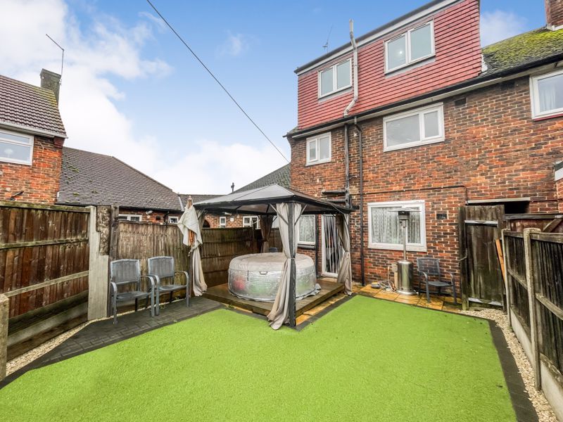 4 bed property for sale in Ravel Gardens, Aveley, South Ockendon RM15