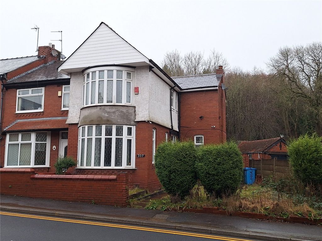 3 bed end terrace house for sale in Abbey Hills Road, Oldham, Greater