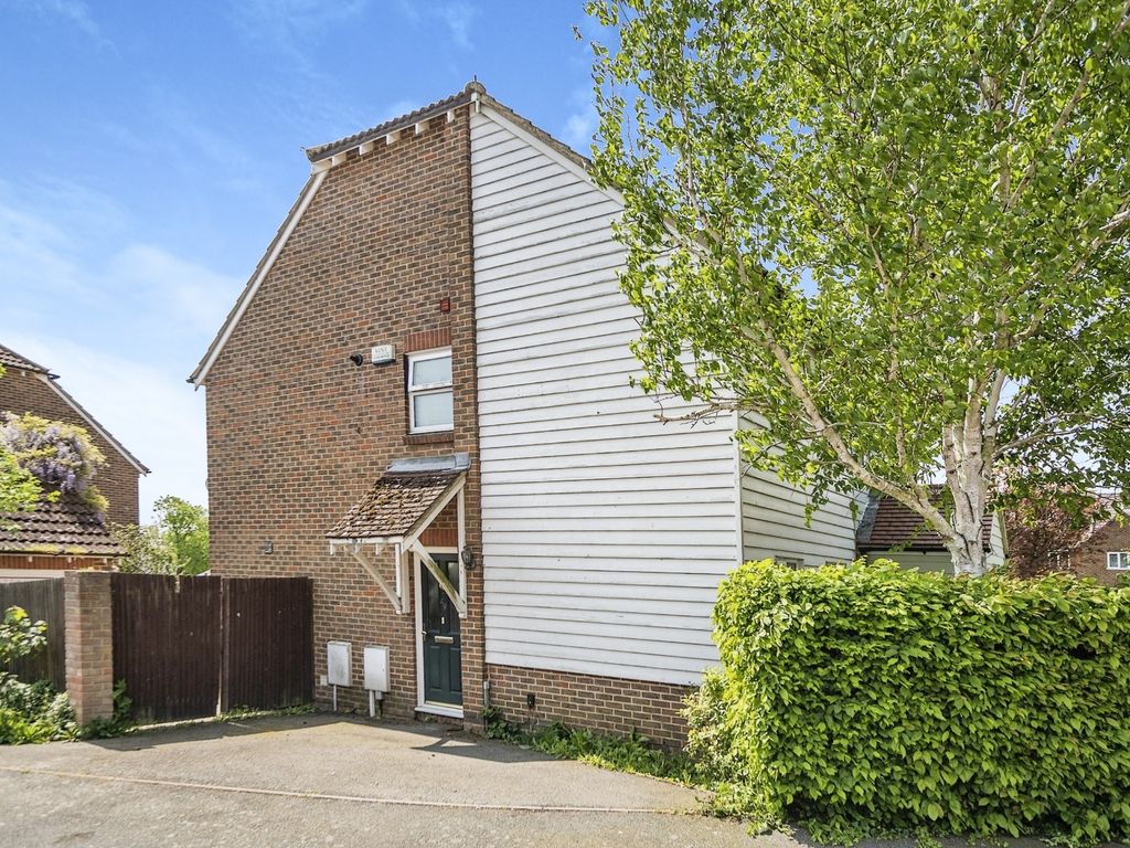 2 bed semidetached house for sale in Grandsire Gardens, Hoo, Rochester