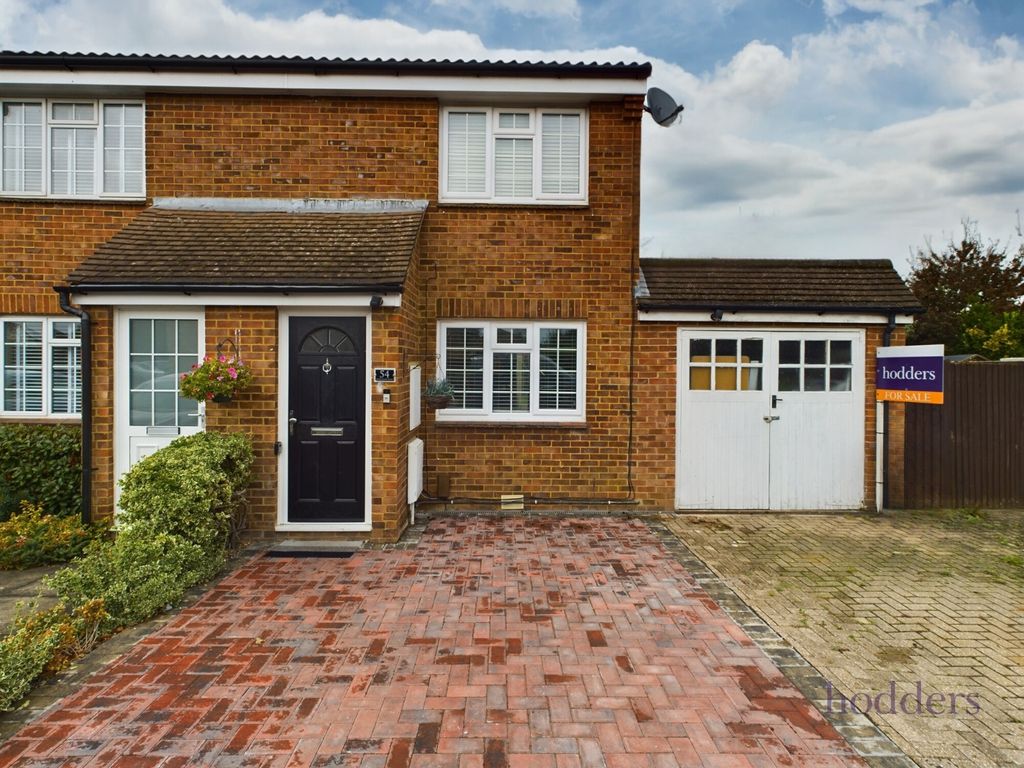 3 bed end terrace house for sale in Hazelbank Road, Chertsey, Surrey