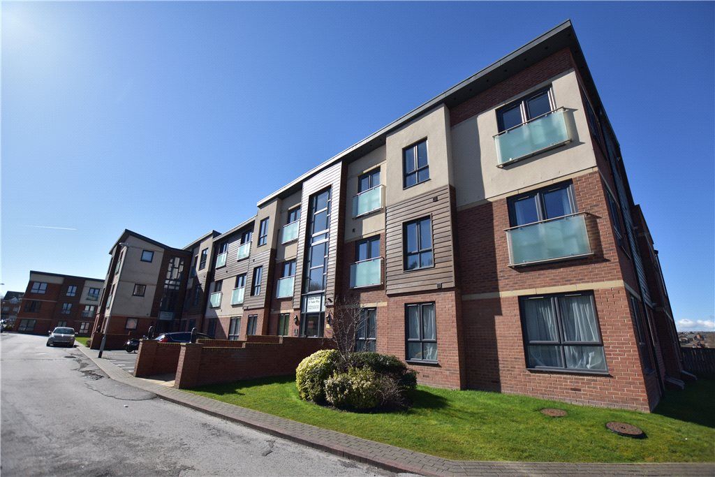 2 bed flat to rent in Pullman House, 11 Tudor Way, Beeston, Leeds LS11