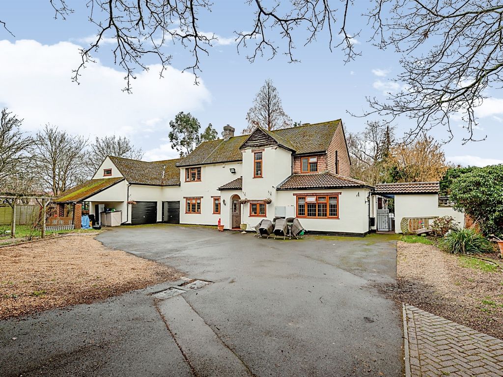 6 bed detached house for sale in Smallfield Road, Horley RH6 Zoopla