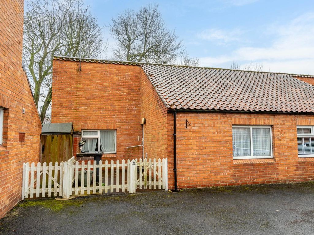 2 bed semidetached bungalow for sale in Turners Croft, Heslington
