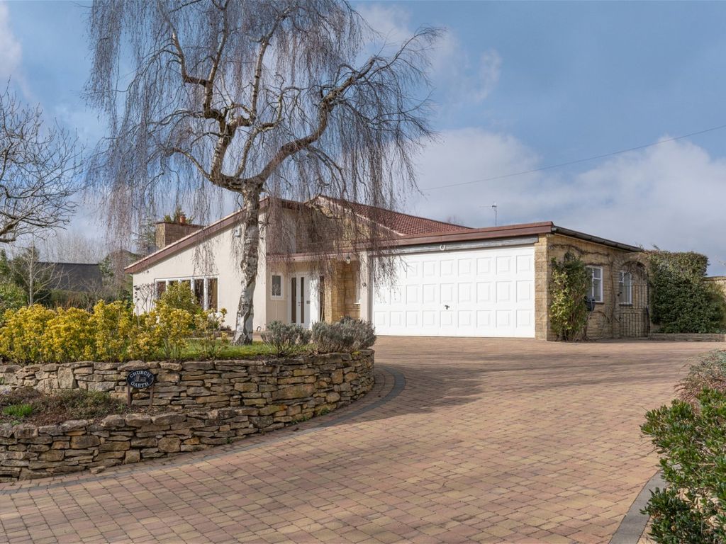 3 bed bungalow for sale in Radford Road, Flyford Flavell, Worcester WR7