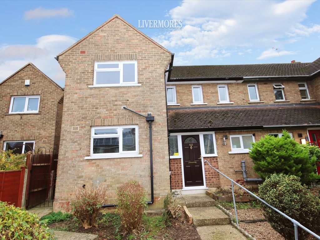 3 bed semidetached house to rent in Cavell Crescent, Dartford DA1, £1,800 pcm Zoopla
