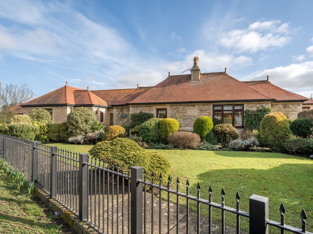 4 bed detached bungalow for sale in Moor Lane, Leasingham, Sleaford