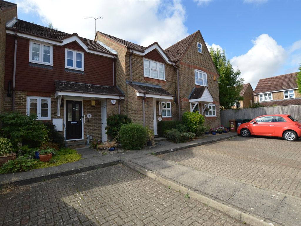 2 bed terraced house for sale in Manor Way, Croxley Green