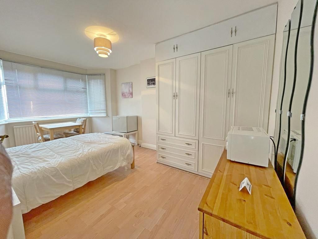 Room to rent in Regal Way, Kenton HA3 Zoopla