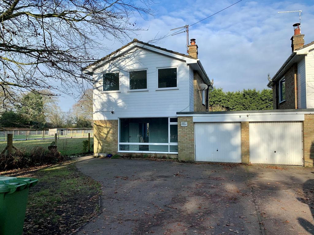 3 bed linkdetached house to rent in Beccles Road, St. Olaves, Great