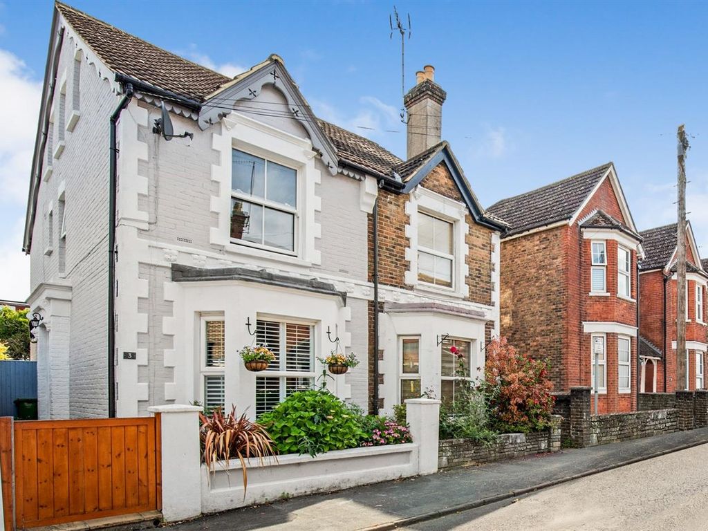 4 bed semidetached house for sale in Wellington Road, Horsham RH12
