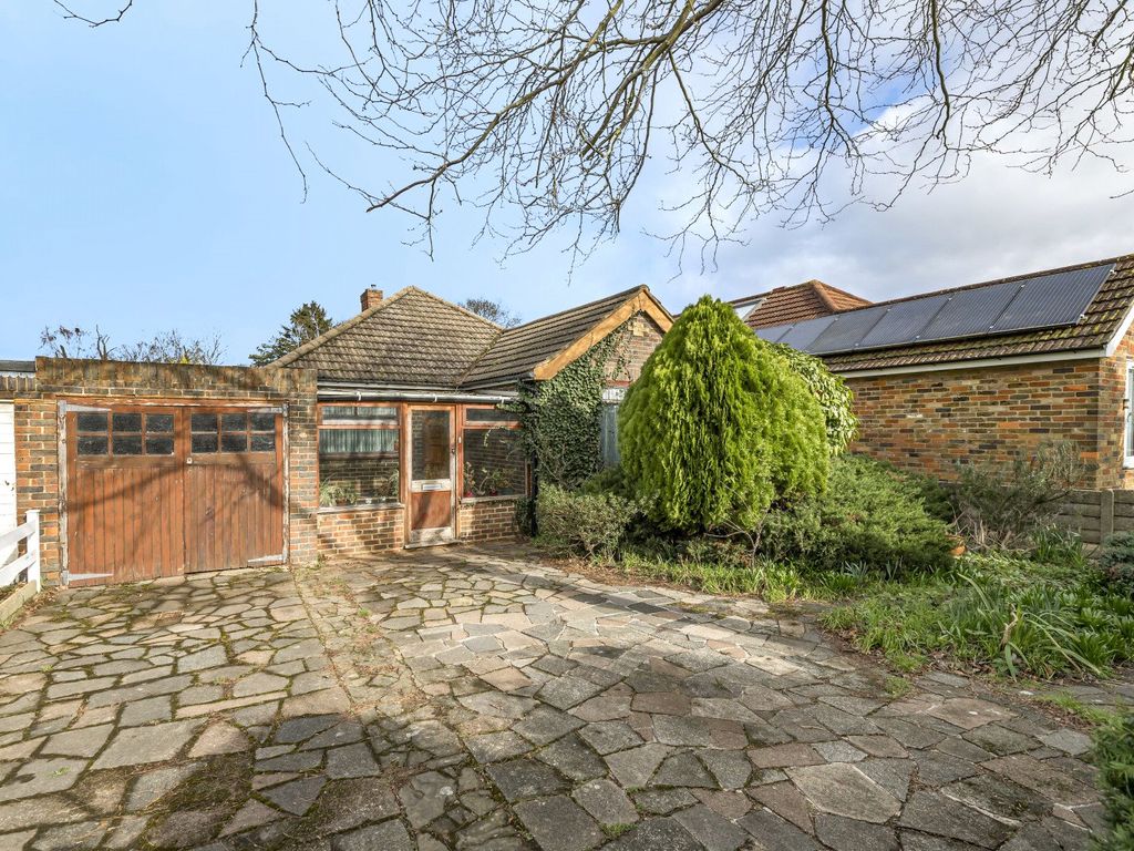 3 bed bungalow for sale in Stewart Avenue, Shepperton TW17 Zoopla