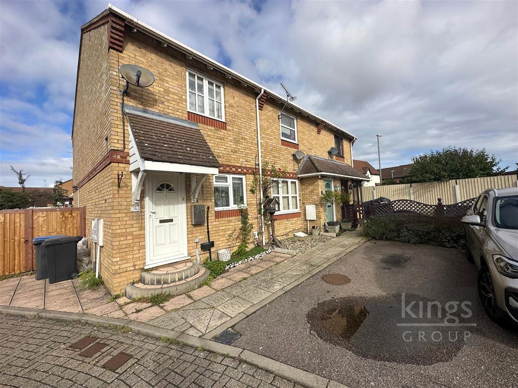 3 bed end terrace house for sale in Chamberlain Close, Church Langley