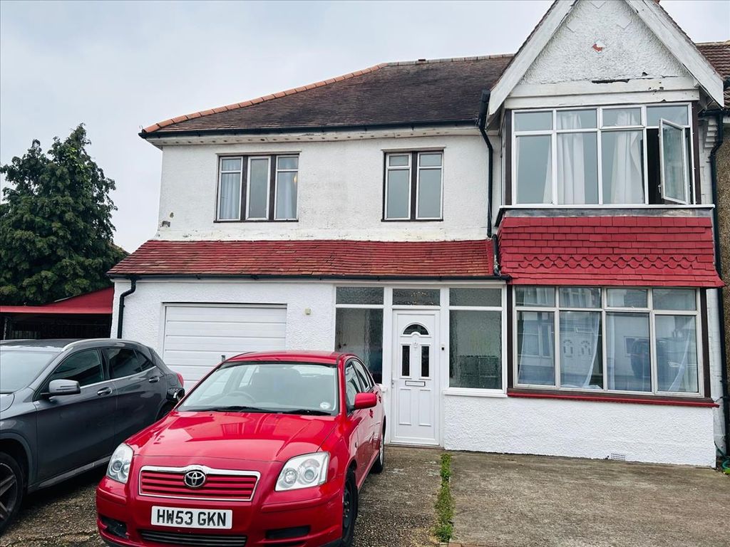 6 bed semidetached house to rent in Clarendon Gardens, Wembley HA9, £3,500 pcm Zoopla