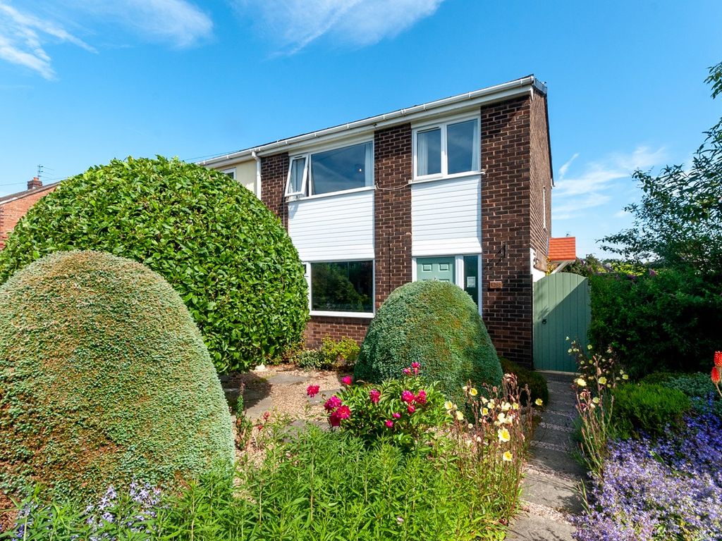 3 bed semidetached house for sale in Hillock Lane, Woolston