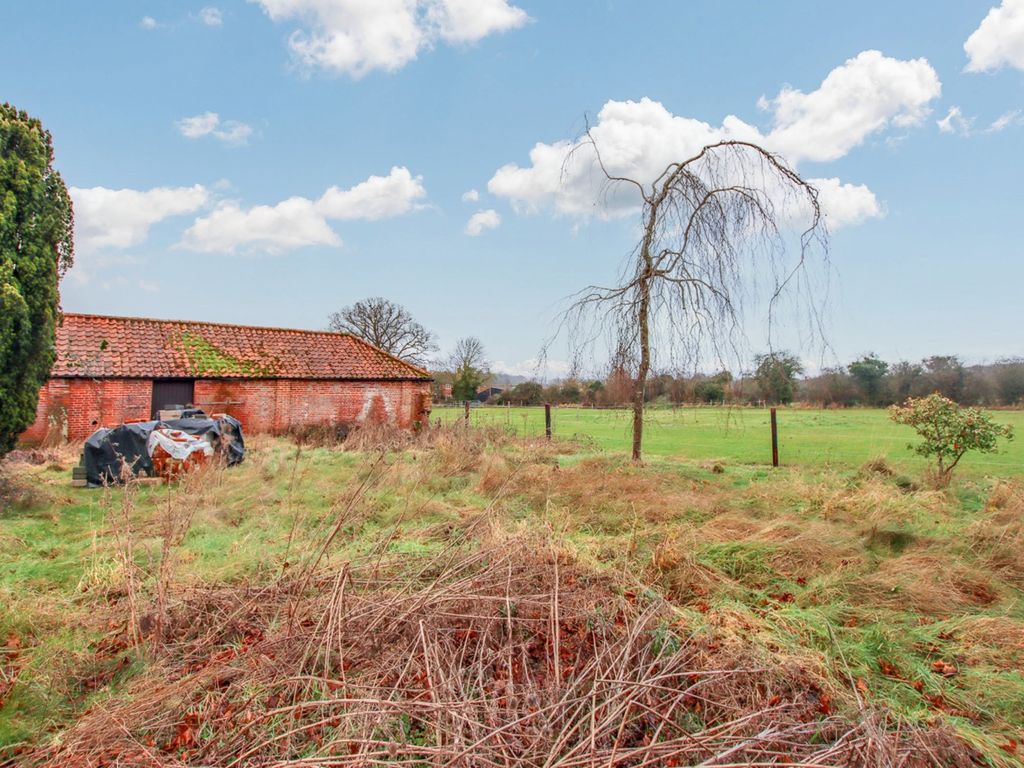 3 bed barn conversion for sale in Dereham Road, Scarning, Dereham NR19
