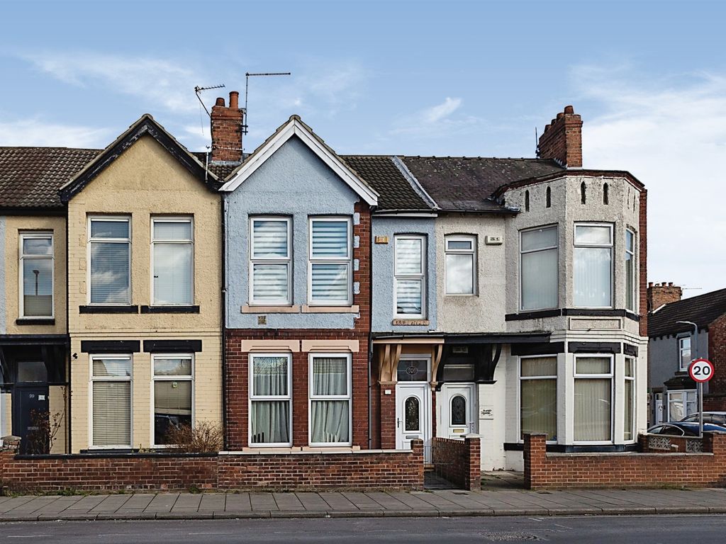 4 bed terraced house for sale in Kings Road, North Ormesby