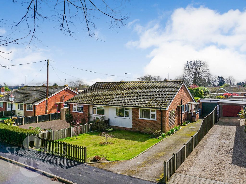 2 bed semidetached bungalow for sale in Highfield Avenue, Brundall