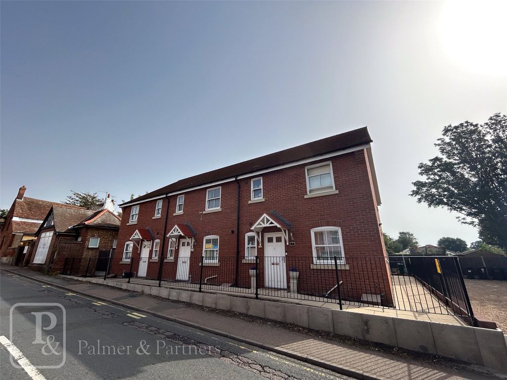 4 bed terraced house for sale in Old Valley Mews, ClactonOnSea, Essex CO15, £265,000 Zoopla