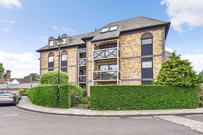 2 bed flat for sale in Henty Gardens, Chichester PO19 Zoopla