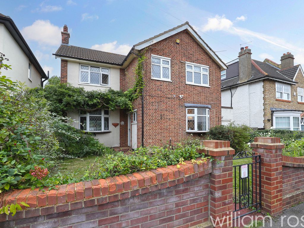 4 bed detached house for sale in Gordon Road, North Chingford, London