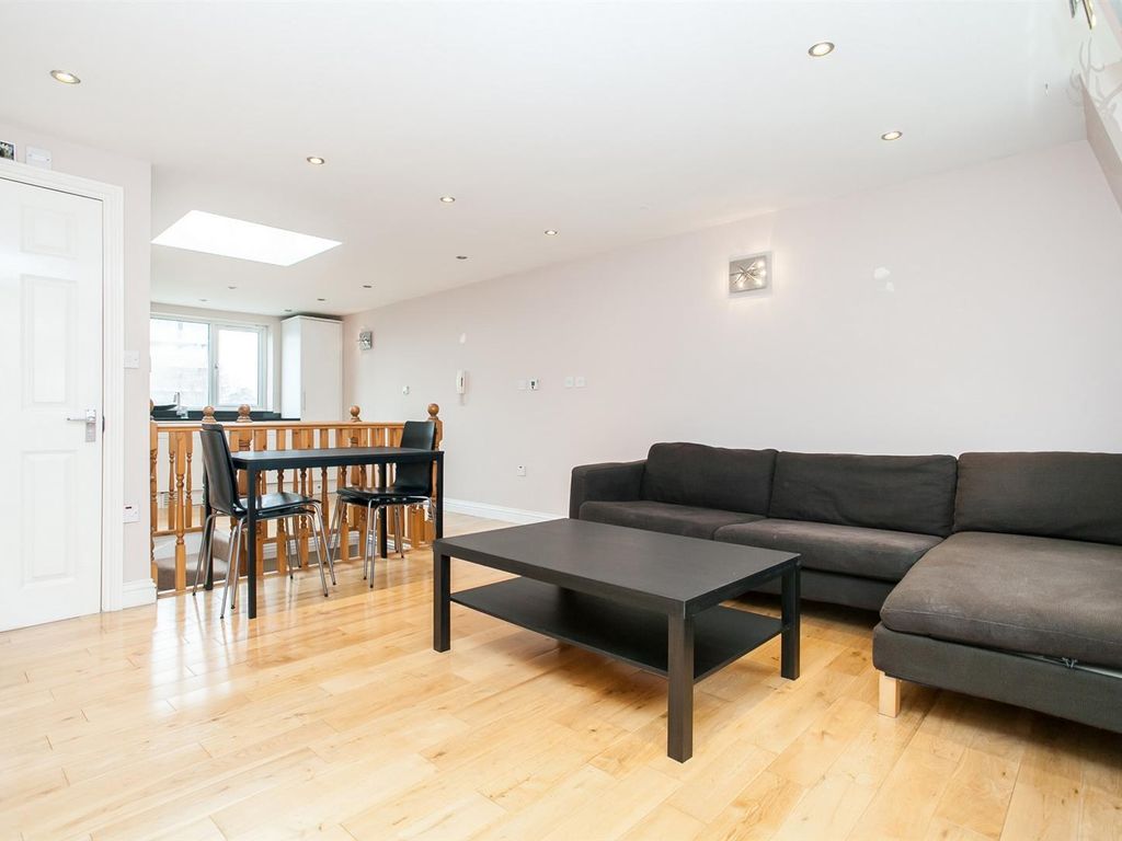 2 bed flat to rent in Bethnal Green Road, Bethnal Green, London E2 Zoopla